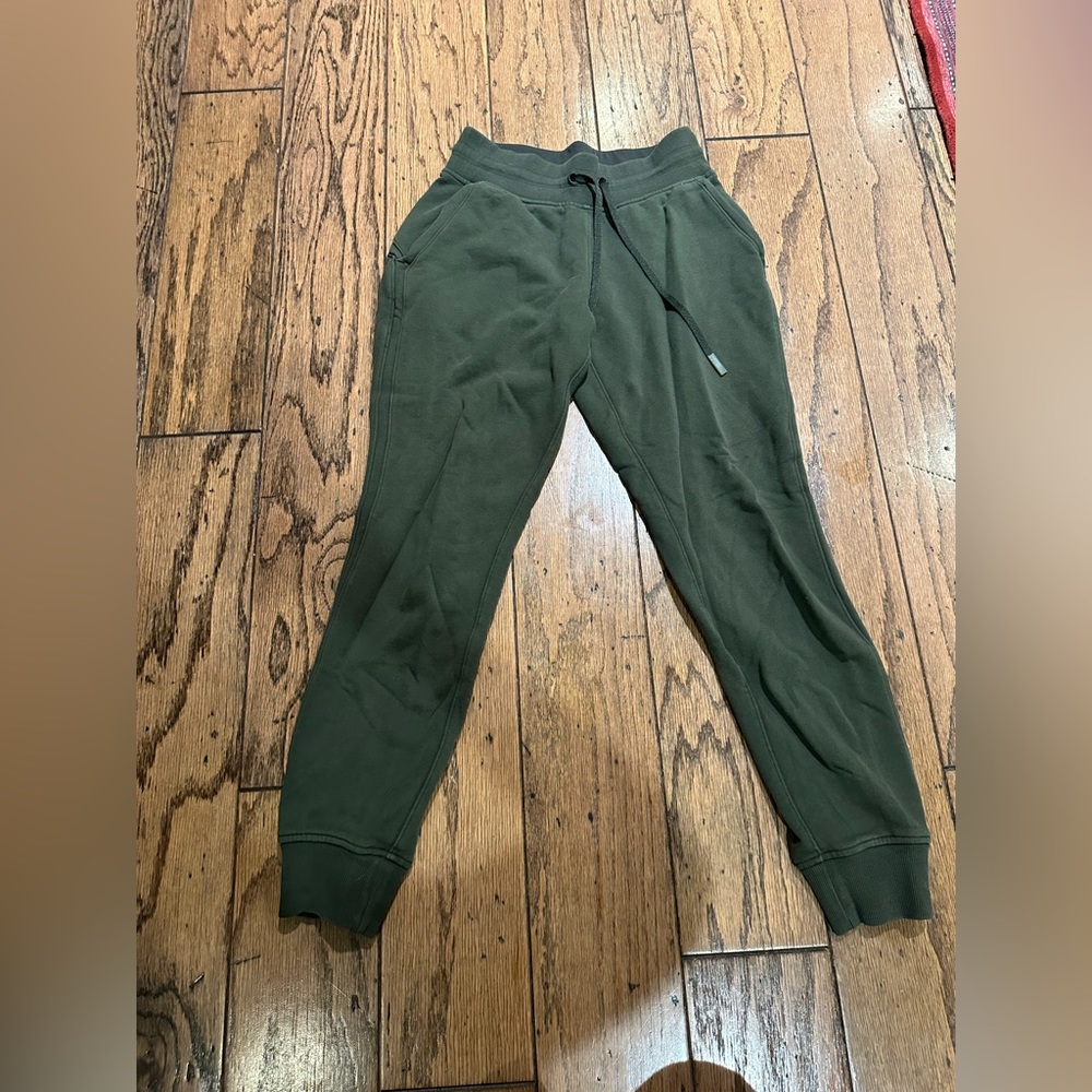 Lululemon Scuba Sweatpants. Size 2